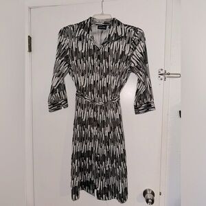 Black/gray printed button down polyester/spandex fitted with belt dress